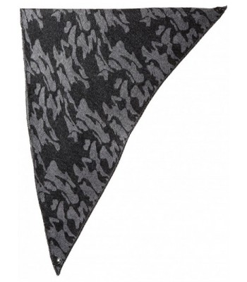 Steve Madden Womens Triangle Blanket